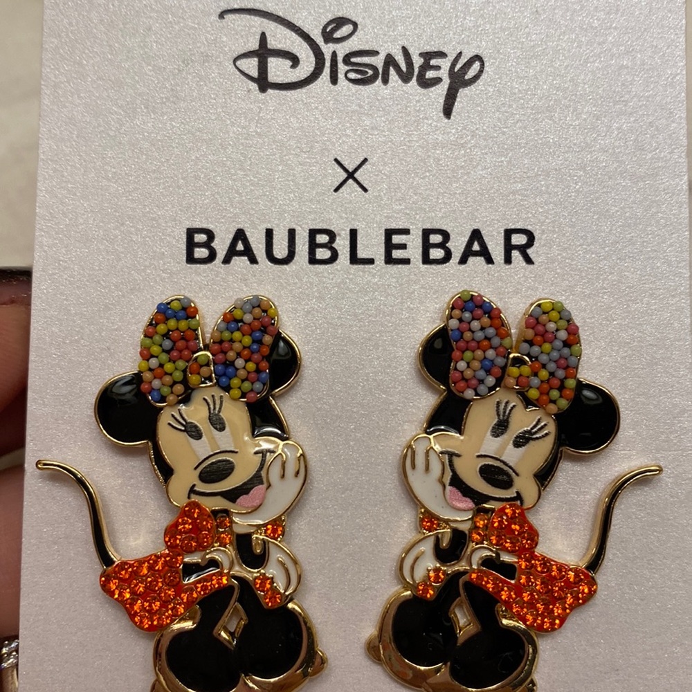 Minnie Mouse seed bead gold tone earrings.